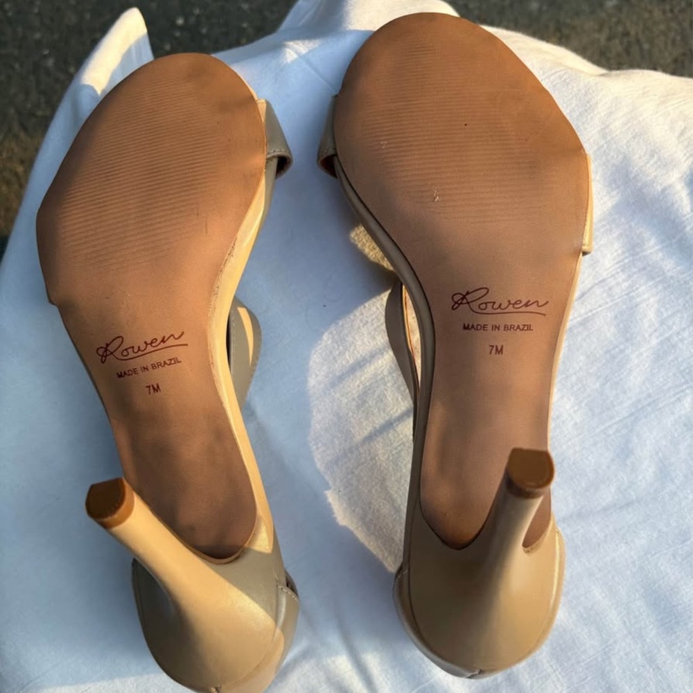 Rowen Gold Signature Nude Leather Heels Size 7M - Picture 5 of 10
